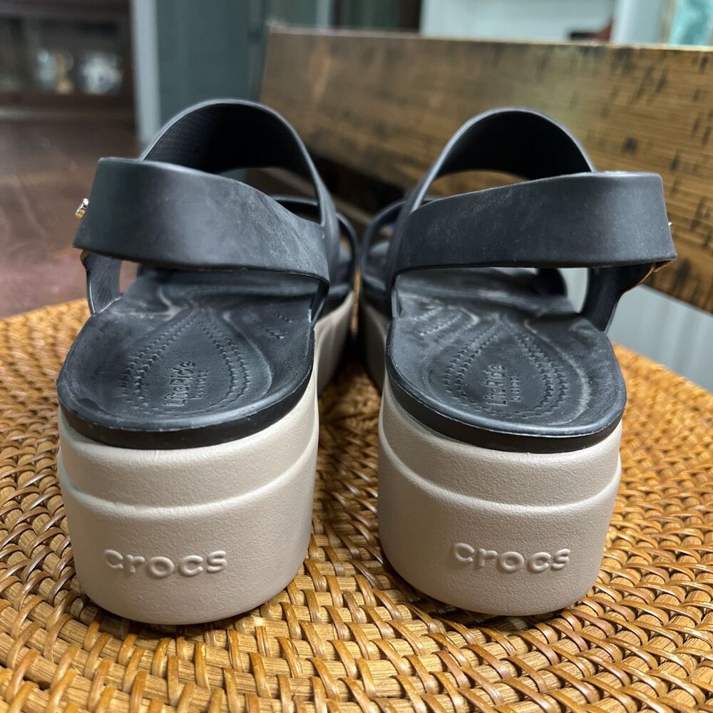 Crocs Brooklyn Wedge Sandals Womens Sz  8 Black Slingback Comfort - Picture 2 of 5